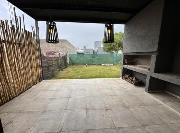 Casa · 85m² · 4 Ambientes · 2 Cocheras · Duplex 2 Dorm. Cochera Doble Docta Escritura