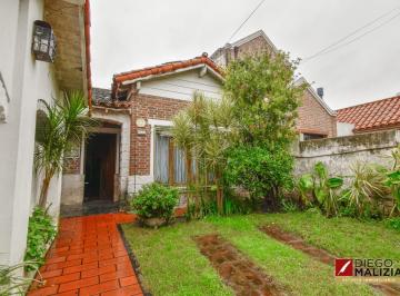 Casa · 175m² · 5 Ambientes · 1 Cochera · Venta Casa 4 Ambientes en Banfield