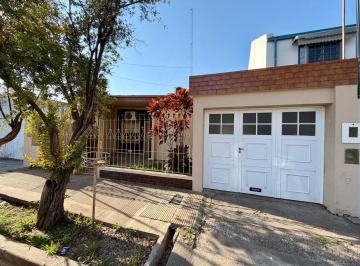 Casa · 119m² · 2 Dormitorios · 2 Cocheras · Casa en Barrio G. Lehmann