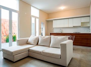 Casa · 97m² · 4 Ambientes · Casa de Pasillo de 2 Dorm. Mas Comodin en Zona Centro