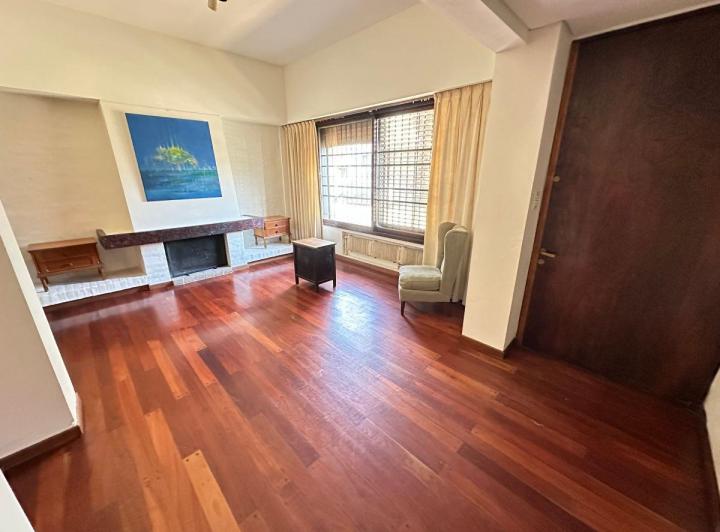 Casa · 155m² · 6 Ambientes · 2 Cocheras