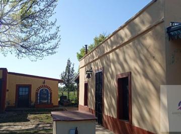 Campo · 241m² · 7 Ambientes · 2 Cocheras · Finca 8ha con Casona
