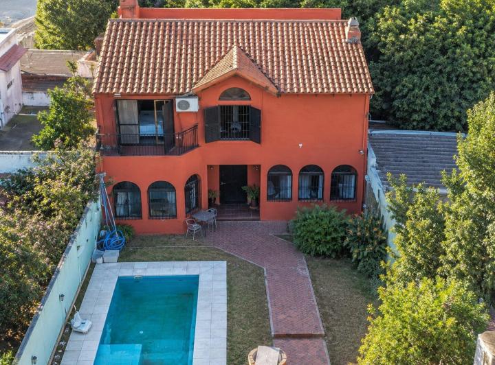 Casa · 288m² · 5 Ambientes · 1 Cochera