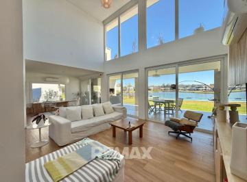 Casa · 254m² · 5 Ambientes · 3 Cocheras · Casa en Venta en El Cantón Norte