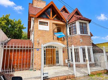 Casa de 5 ambientes, Ituzaingó · Chalet 5 Ambientes con Piscina, Jardin y Cochera - Ituzaingo Norte