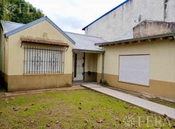 Casa · 110m² · 3 Ambientes · 2 Cocheras · Venta Casa 3 Ambientes con Jardín y Cochera en Ezpeleta