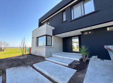 Casa · 324m² · 6 Ambientes · 1 Cochera · Casa Chalet en Venta en Costas, Puertos, Escobar