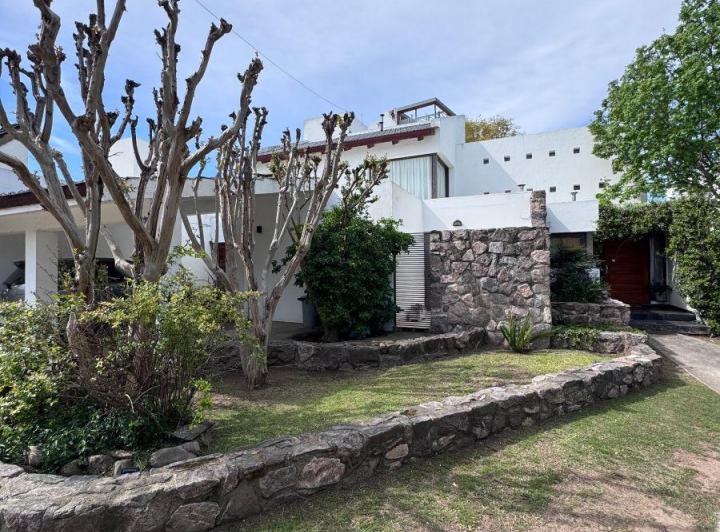 Casa · 265m² · 1 Ambiente · 2 Cocheras