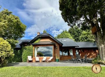 Casa · 335m² · 9 Ambientes · 1 Cochera · Casa de 5 Dorm. - 285 m² Mas Garage de 50 m² en Lote de 5016 m² - Altos de Chapelco