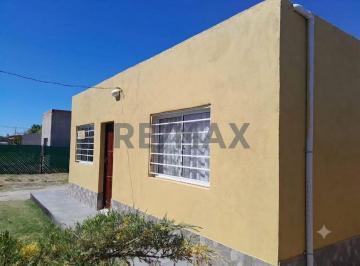 Casa · 80m² · 4 Ambientes · 2 Cocheras · Casa Centenario