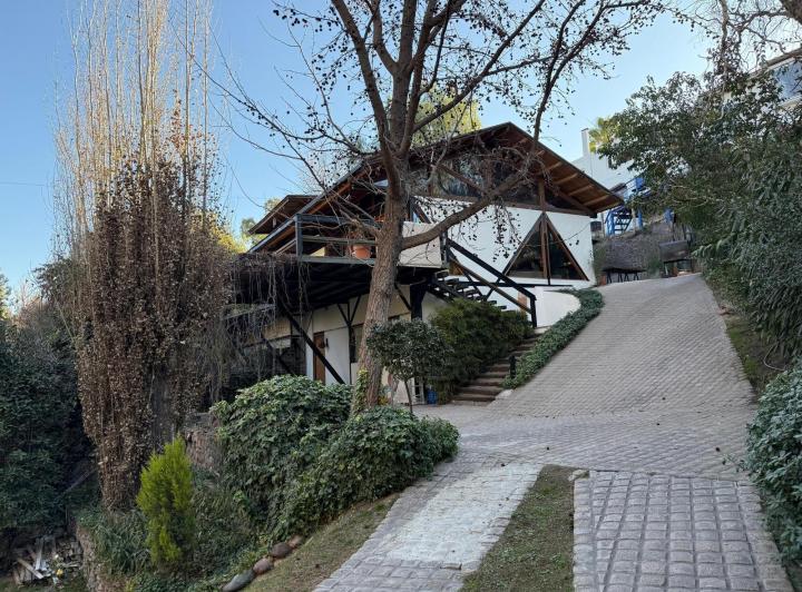Casa · 280m² · 6 Ambientes · 2 Cocheras