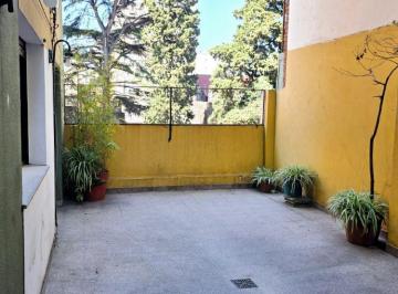 Departamento de 3 ambientes, Flores · 3 Amb Muy Amplios y Luminosos! C/amplio Patio Propio! Lavad Indep! Vista Abierta a Pulmón de Manzana