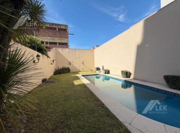 Casa · 190m² · 6 Ambientes · 2 Cocheras · Casa en Dos Plantas con Jardín, Piscina, Cochera Cubierta Venta, villa del Parque