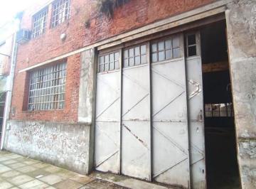 Bodega-Galpón · 200m² · Galpón en Venta en Boedo (Pje Lopez Anaut Al 4000)