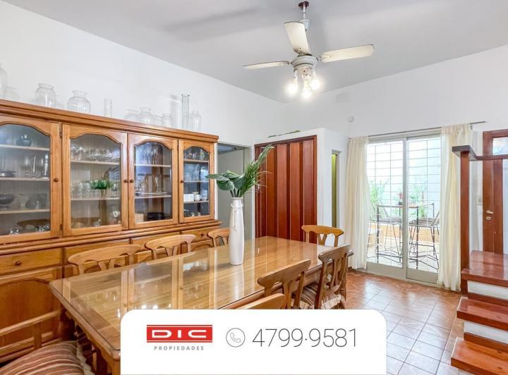 Casa · 230m² · 9 Ambientes · 1 Cochera