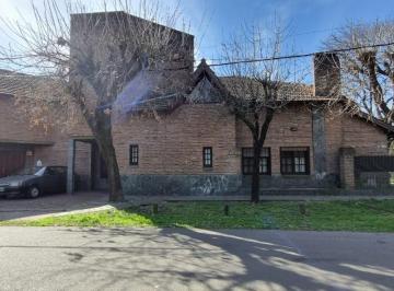 Casa · 396m² · 5 Ambientes · 2 Cocheras · Casa en Venta Villa de Mayo