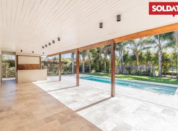 Casa · 386m² · 6 Ambientes · 2 Cocheras · Las Liebres, 4 Dorm., 2 Suites, Lote Central.
