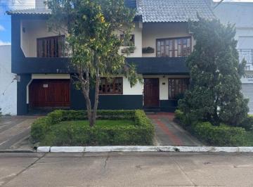 Casa de 8 ambientes, Monte Caseros · Casa Premium en Centro de La Ciudad