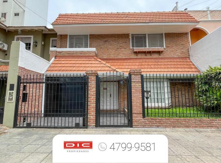 Casa · 213m² · 4 Ambientes · 1 Cochera
