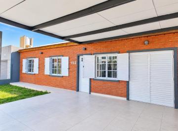 Casa · 84m² · 4 Ambientes · Amplia Casa con Jardin