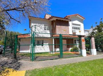 Casa de 5 ambientes, Morón · Chalet en Alquiler, Castelar Norte