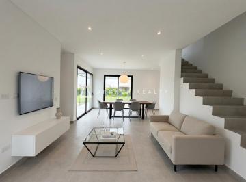 Casa · 178m² · 5 Ambientes · 2 Cocheras · Casa en Venta en Santa Lucía, Pilar del Este
