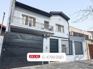 Casa · 235m² · 5 Ambientes · Casa 3 Dorm. Venta - La Lucila