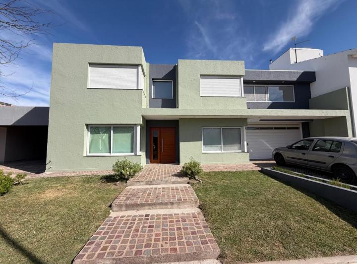 Casa · 300m² · 1 Ambiente