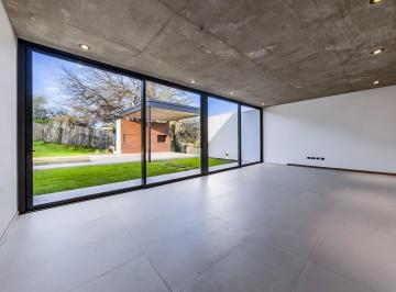 Casa · 333m² · 6 Ambientes · 4 Cocheras · ¡Casa de Diseño a Estrenar en La Rufina! Planta Baja