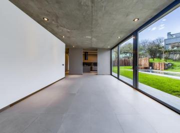 Casa · 333m² · 6 Ambientes · 4 Cocheras · ¡Casa de Diseño a Estrenar en La Rufina! Planta Baja