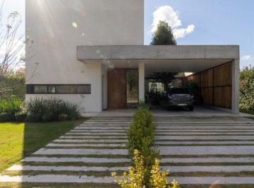 Casa de 6 ambientes, Cañuelas · Venta Casa Moderna y de Diseño de Distincion, en Cub de Campo La Martona