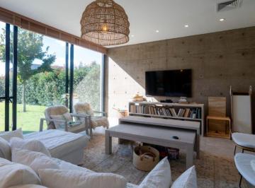 Casa de 6 ambientes, Cañuelas · Venta Casa Moderna y de Diseño de Distincion, en Cub de Campo La Martona