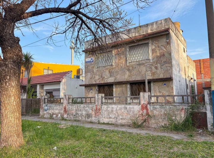 Casa · 105m² · 7 Ambientes · 1 Cochera