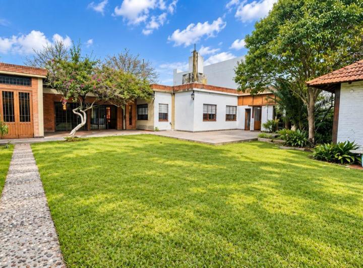 Casa · 170m² · 4 Ambientes · 2 Cocheras