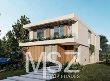 Casa · 320m² · 7 Ambientes · 4 Cocheras · Casa en Venta en Los Castaños