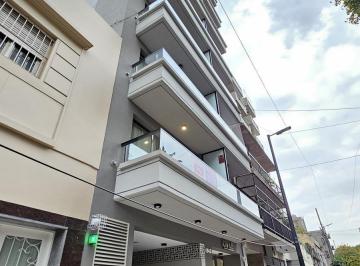 Departamento · 50m² · 2 Ambientes · Monoambiente en Alquiler con Patio y Balcón a Estrenar