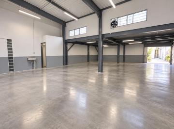 Bodega-Galpón · 378m² · Alquiler Deposito Galpon Vivienda Flores