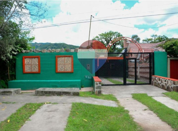Casa · 100m² · 6 Ambientes · 1 Cochera