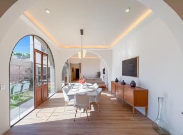 Casa · 204m² · 5 Ambientes · 1 Cochera · Casa 4 Dorm., Pileta, Jardin, Suite, Lourdes, Cochera