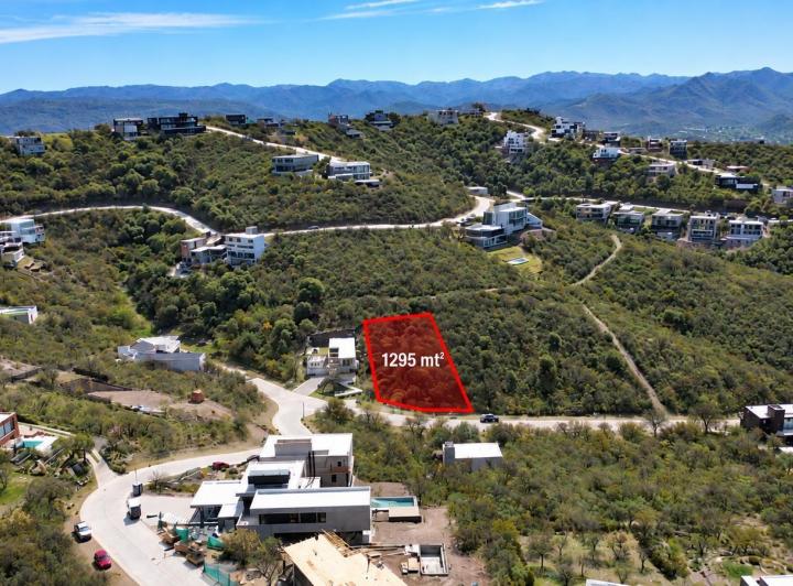 Casa · 1295m²