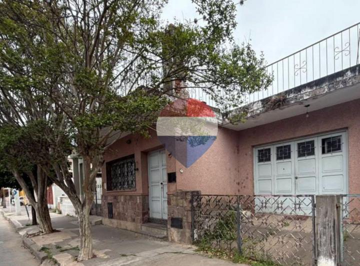 Casa · 195m² · 6 Ambientes · 1 Cochera