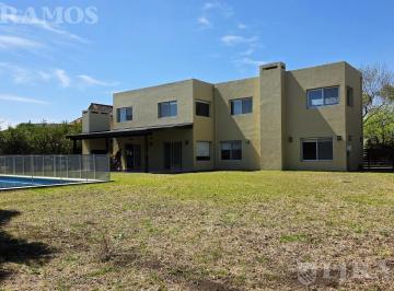 Casa · 218m² · 6 Ambientes · 1 Cochera · Casa en Alquiler Sin Muebles Santa Catalina, Villanueva