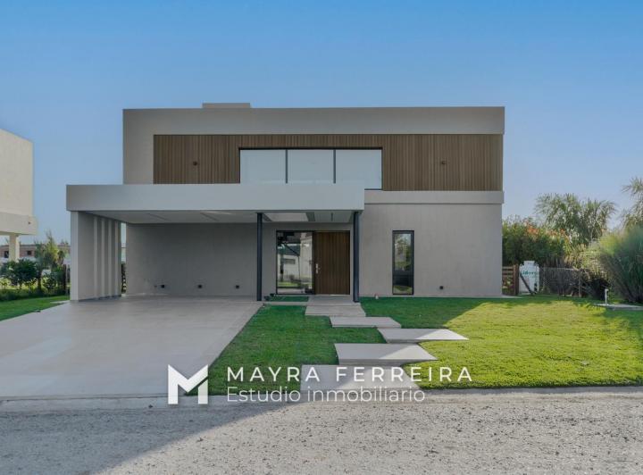 Casa · 270m² · 5 Ambientes · 4 Cocheras