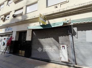 Local comercial · 105m² · Local a La Calle Apto Todo Destino en Bolivar Al 200 - Sotano Doble Altura Entrepiso