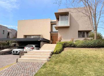 Casa · 406m² · 8 Ambientes · 2 Cocheras · Casa en Venta B Privado La Vacherie Maipu Mendoza