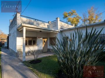 Casa · 117m² · 5 Ambientes · Casa en Venta en Benavidez — 5 Ambientes con Amplio Parque, Tigre