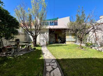 Casa · 185m² · 4 Ambientes · 1 Cochera · Venta Casa Lote Propio 8.66x33 m² Cochera V. Urquiza