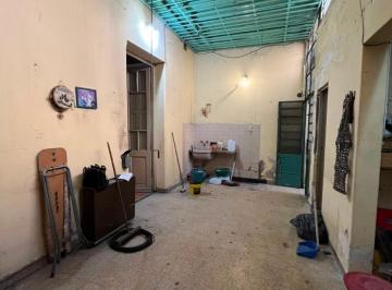 PH de 4 ambientes, Avellaneda · PH de Gran Tamaño con Tres Habitaciones en Piñeyro