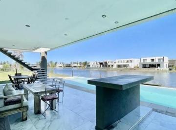 Casa · 400m² · 6 Ambientes · 8 Cocheras · Alquiler Temporal Casa 6 Ambientes con Piscina - Barrio Laguna Grande Villanueva