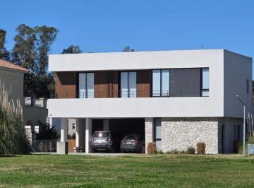 Casa de 6 ambientes, Berazategui · Venta Casa Greenville